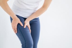 筋肉痛のときの筋トレはあり? 筋肉痛を早く治す方法と予防法を解説