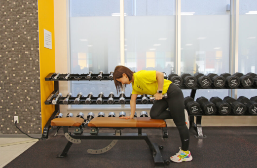 トライセプスキックバック