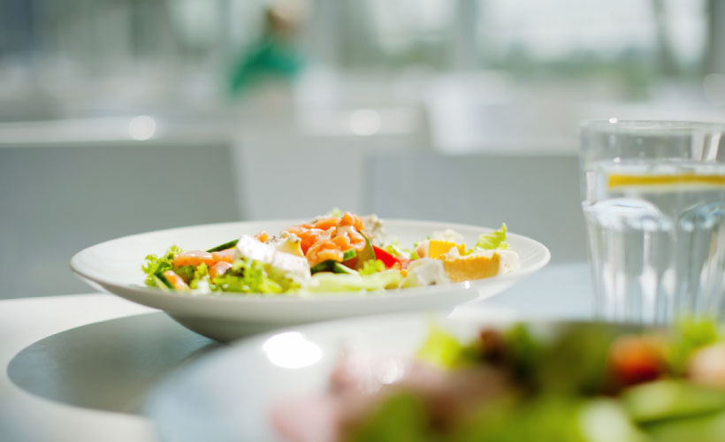 糖質制限中の外食は何を食べる？メニュー・レストランの選び方を解説